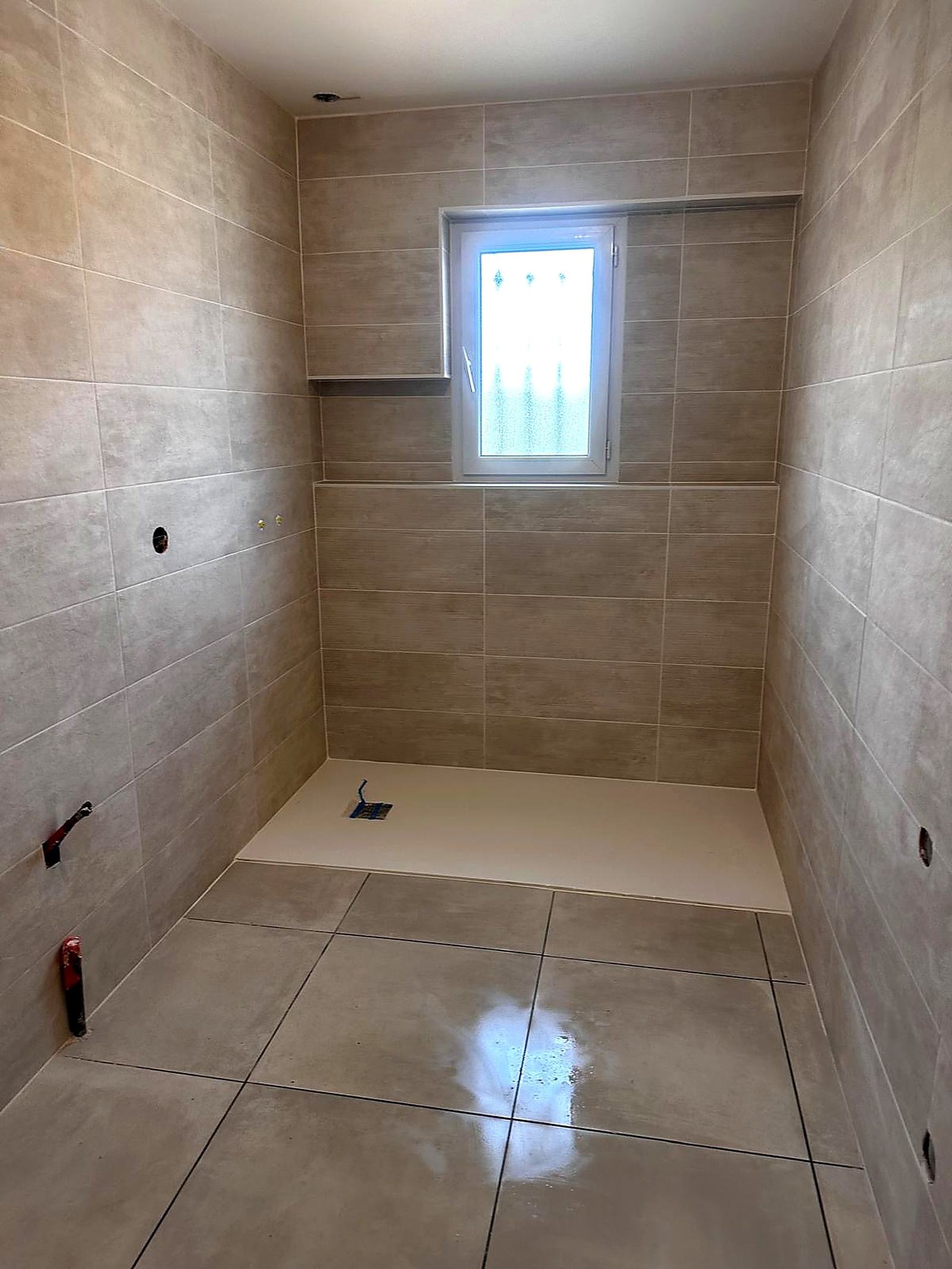 Douche carrelage beige