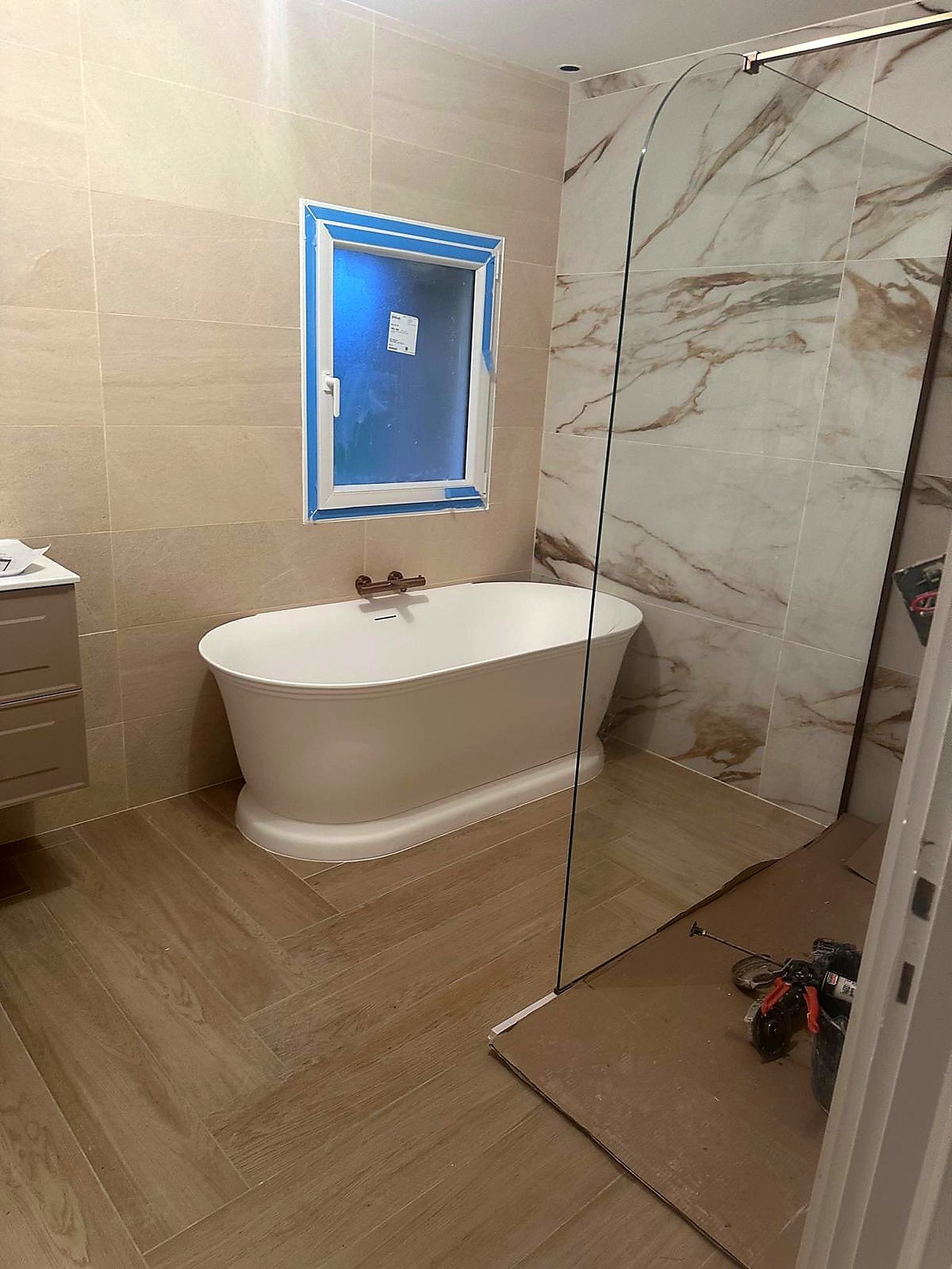 Salle de bain en marbre réalisée par Allouch Hafid