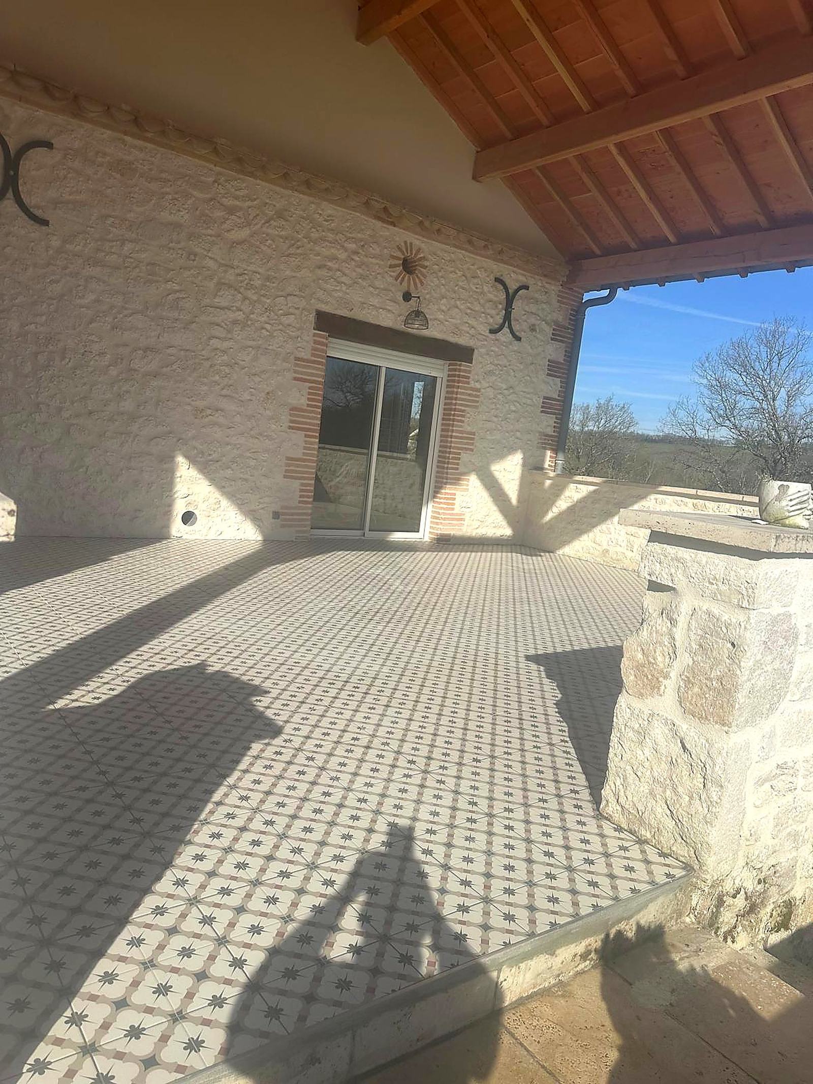 Terrasse couverte carreaux ciment